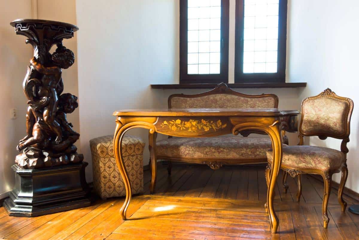 4 of The Best Oils to Use for Wood Furniture Amish Oak